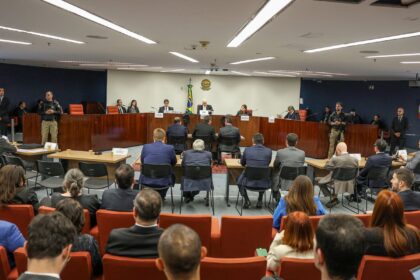 bolsonaro-nega-que-marinha-tenha-colocado-tropas-a-disposicao-do-golpe