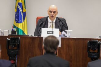 bolsonaro-diz-que-nao-recebeu-voz-de-prisao-de-comandante-freire-gomes