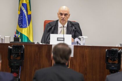 bolsonaro-diz-que-nao-recebeu-voz-de-prisao-de-comandante-freire-gomes