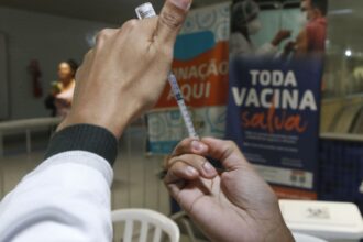 gripe:-sp-inicia-vacinacao-em-estacoes-e-terminais-nesta-segunda
