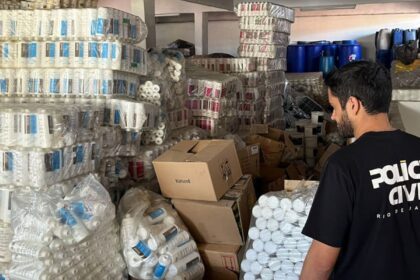 policia-fecha-duas-fabricas-clandestinas-de-cosmeticos-no-rio