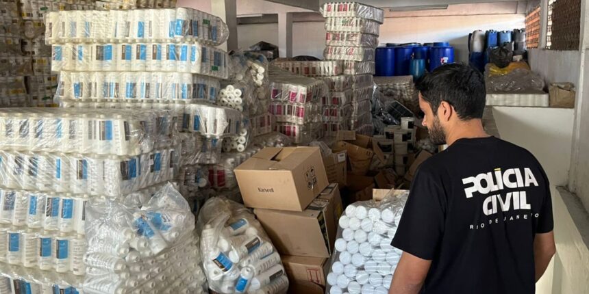 policia-fecha-duas-fabricas-clandestinas-de-cosmeticos-no-rio