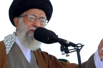 aiatola-do-ira-promete-punicao-“amarga-e-dolorosa”-contra-israel