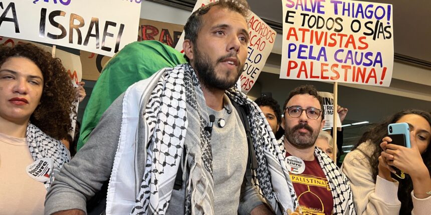thiago-avila-chega-ao-brasil-e-e-recebido-por-grupo-pro-palestina