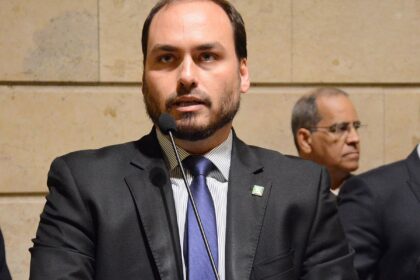 pf-diz-que-bolsonaro-e-carlos-integravam-organizacao-criminosa-na-abin