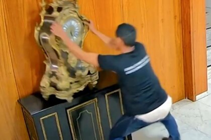 justica-solta-homem-que-quebrou-relogio-historico-em-atos-golpistas