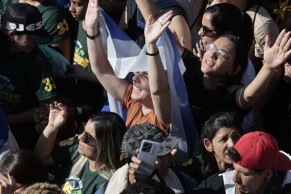 marcha-para-jesus-mantem-tom-politico-com-milhares-de-pessoas-em-sp