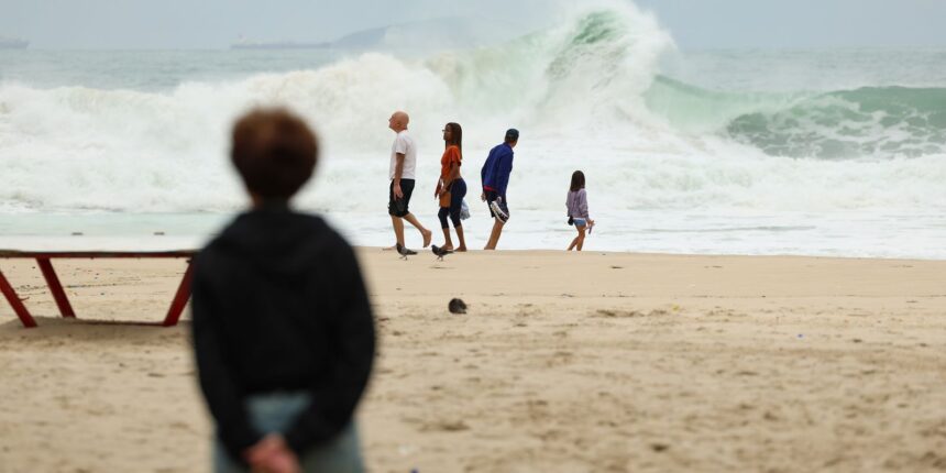 temperatura-cai-no-rio,-com-ventania-e-mar-de-ressaca