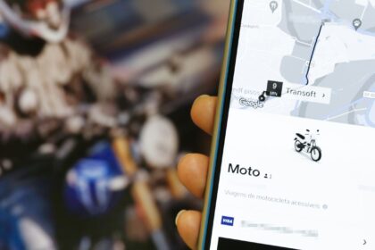 tarcisio-sanciona-lei-para-regulamentar-servico-de-mototaxi-em-sp