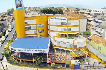 menina-de-13-anos-e-baleada-em-escola-na-zona-norte-do-rio