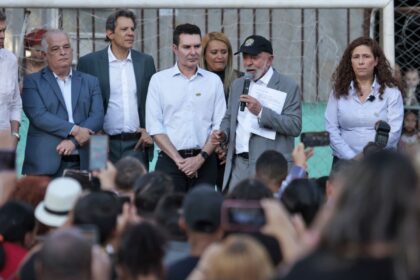 na-favela-do-moinho,-lula-assina-acordo-habitacional-para-moradores