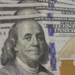 dolar-cai-para-r$-5,49-com-derrubada-de-alta-do-iof-e-inflacao-menor
