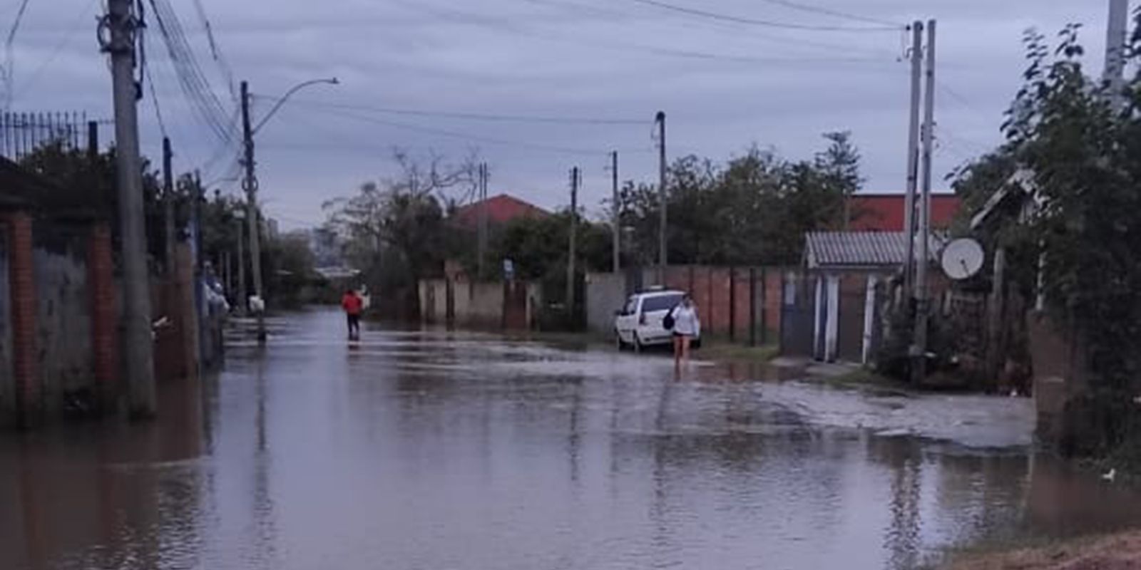vulneravel-a-cheias,-ilha-de-porto-alegre-e-atingida-por-chuvas