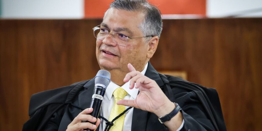stf-nao-atua-por-interesse-do-governo,-diz-flavio-dino-sobre-emendas