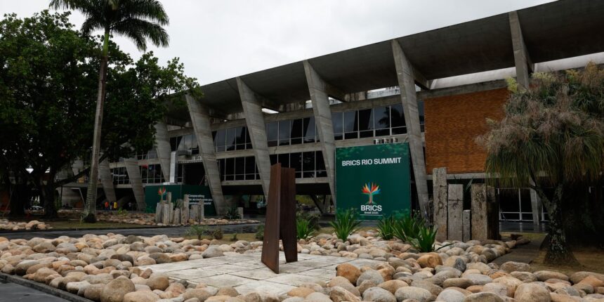 lideres-chegam-para-a-reuniao-de-cupula-do-brics-no-mam