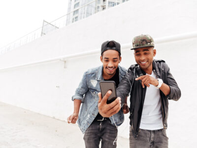 no-brasil,-meninos-negros-sonham-em-ser-influenciadores-digitais.-por-que?