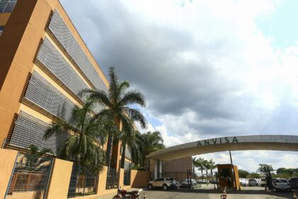 anvisa-alerta-sobre-uso-do-formol-como-alisante-de-cabelos