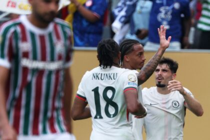joao-pedro-marca-dois-e-tira-fluminense-da-copa-do-mundo-de-clubes