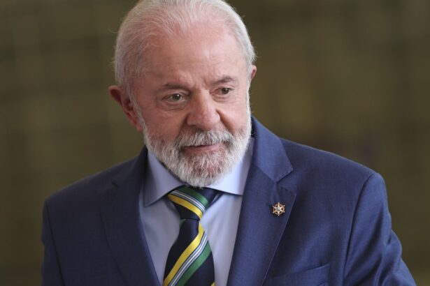brasil-ira-responder-a-tarifaco-dos-eua-com-legislacao,-diz-lula