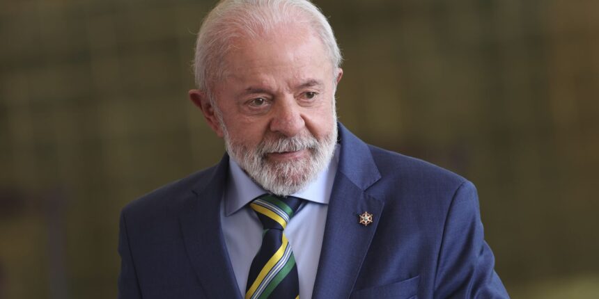 brasil-ira-responder-a-tarifaco-dos-eua-com-legislacao,-diz-lula