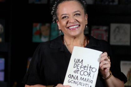 abl-elege-ana-maria-goncalves,-primeira-mulher-negra-a-virar-imortal