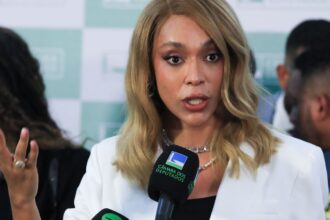 erika-hilton-pede-ao-stf-bloqueio-das-contas-de-eduardo-bolsonaro