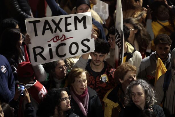 ato-na-avenida-paulista-pede-taxacao-de-super-ricos-e-condena-tarifaco