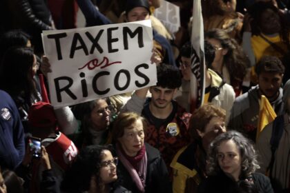 ato-na-avenida-paulista-pede-taxacao-de-super-ricos-e-condena-tarifaco