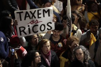 ato-na-avenida-paulista-pede-taxacao-de-super-ricos-e-condena-tarifaco