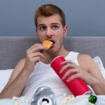 com-que-frequencia-voce-deve-lavar-a-roupa-de-cama?-uma-microbiologista-explica