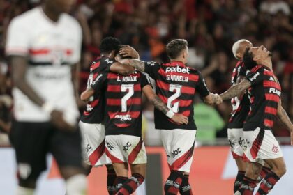 flamengo-vence-sao-paulo-por-2-a-0-no-retorno-do-brasileiro