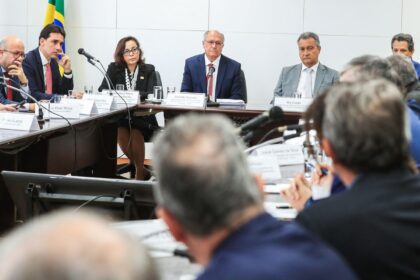 governo-busca-negociacao-com-eua-e-pede-apoio-de-empresarios
