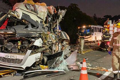 colisao-envolvendo-onibus-de-universitarios-deixa-cinco-mortos-em-go