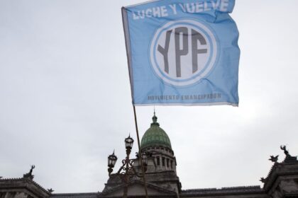 transferencia-de-acoes-da-ypf-para-fundos-credores-coloca-em-xeque-soberania-argentina