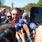 pf-cumpre-mandados-na-casa-de-jair-bolsonaro,-que-usara-tornozeleira