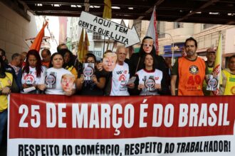 ato-de-trabalhadores-na-25-de-marco-repudia-interferencia-de-trump