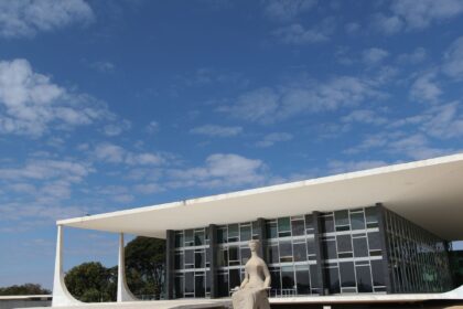 moraes-abre-apuracao-sobre-insider-trading-antes-de-tarifaco-de-trump