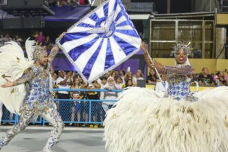 desfile-das-escolas-do-rio-tera-18-jurados-a-mais-no-carnaval-de-2026