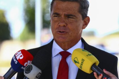 general-diz-que-visitou-acampamento-golpista-como-cidadao