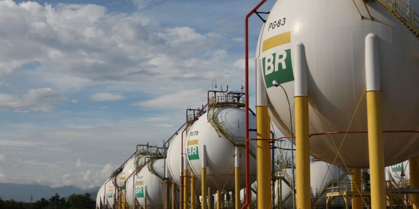 gas-para-as-distribuidoras-tera-queda-de-14%,-anuncia-petrobras