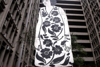  escultura-de-marielle-franco-com-11-metros-de-altura-e-exposta-no-rio