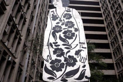  escultura-de-marielle-franco-com-11-metros-de-altura-e-exposta-no-rio