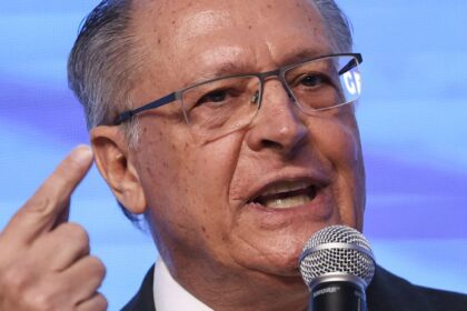 brasil-esta-conversando-“com-reserva”-com-estados-unidos,-diz-alckmin