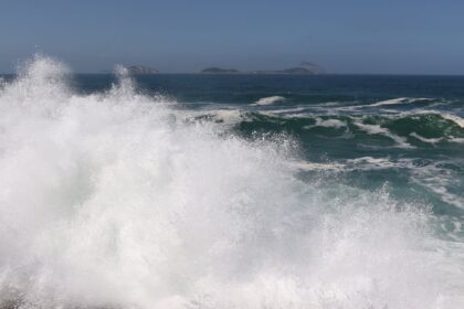 marinha-mantem-alerta-de-ondas-fortes-no-rio-ate-quinta-feira