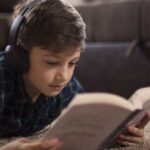 precisamos-realmente-ler-para-aprender?-o-que-a-neurociencia-diz-sobre-ler-versus-ouvir