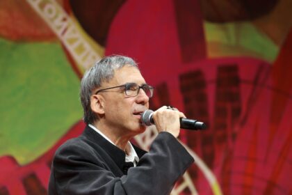 arnaldo-antunes-canta-e-recita-leminski-na-abertura-da-flip,-em-paraty