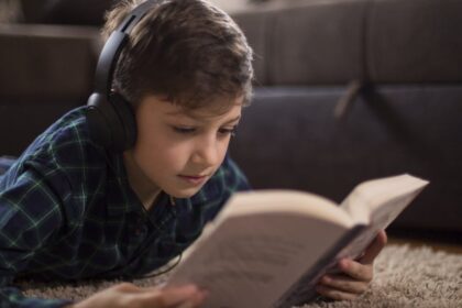 precisamos-realmente-ler-para-aprender?-o-que-a-neurociencia-diz-sobre-ler-versus-ouvir