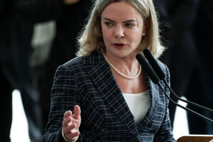 gleisi-diz-que-sancao-dos-eua-a-moraes-tem-repudio-total-do-governo