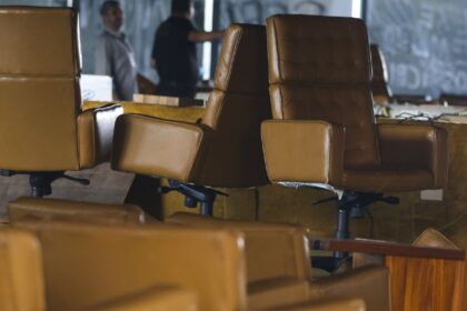 8/1:-stf-vota-para-condenar-homem-que-sentou-na-cadeira-de-moraes
