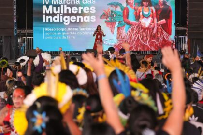 evento-em-brasilia-reune-5-mil-mulheres-indigenas-que-pedem-protecao